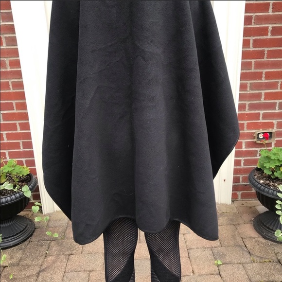 Patterned Cape - Picture 4 of 5